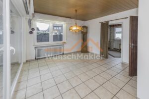 Essbereich mit Zugang zur Terrasse