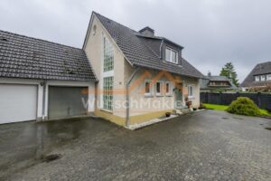 Frontansicht mit Garage