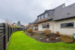 Ansicht Rückseite mit Terrasse