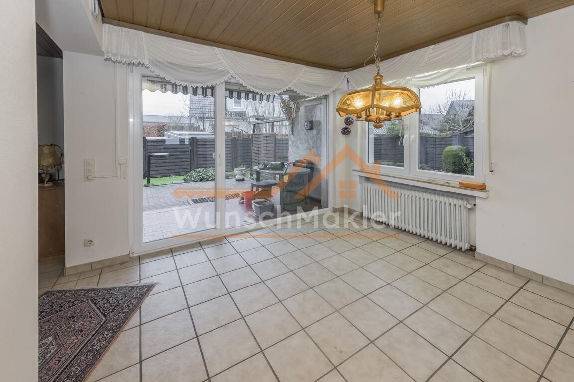 Essbereich mit Zugang zur Terrasse