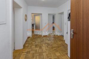 Flur mit Garderobe