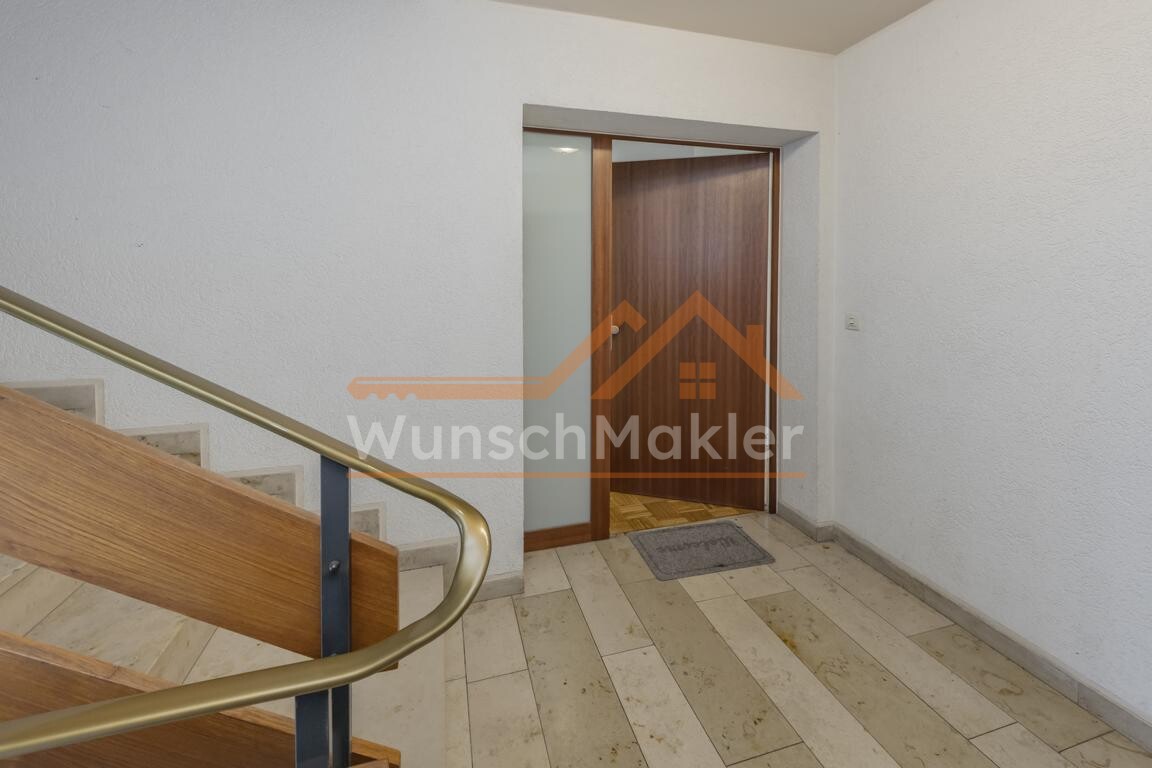Hausflur mit Eingang zur Wohnung
