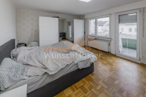Schlafzimmer mit Balkonzugang