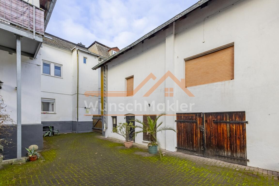 separates Haus im Innenhof