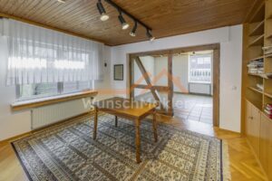 Esszimmer mit Durchgang zum Kaminzimmer