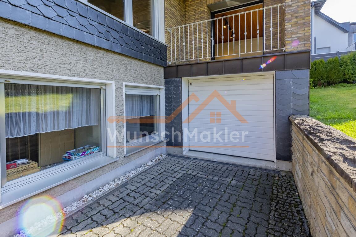 elektrische Garage mit Durchgang zum Haus