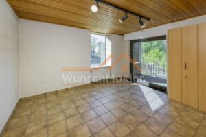 Kaminzimmer mit Balkon
