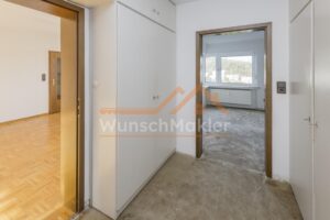 Flur zu Kinder- u. Schlafzimmer