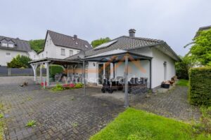 überdachte Terrasse