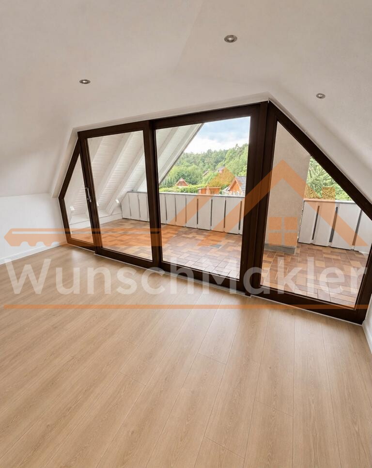 Wohnbereich mit Zugang zum Balkon