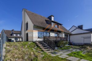 Ansicht Seite und Balkon