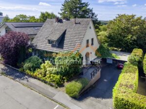 Eingang und Garage