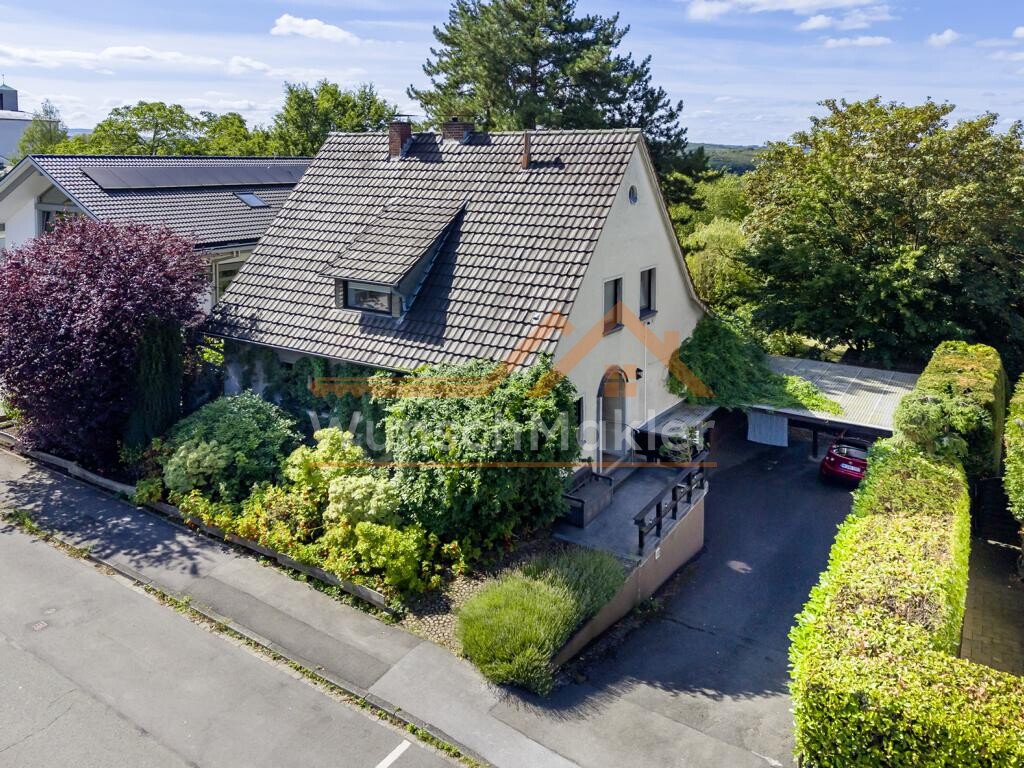 Eingang und Garage