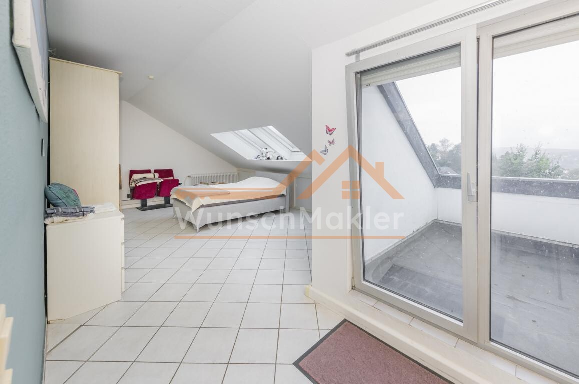 Schlafzimmer mit Zugang zur Dachterrasse