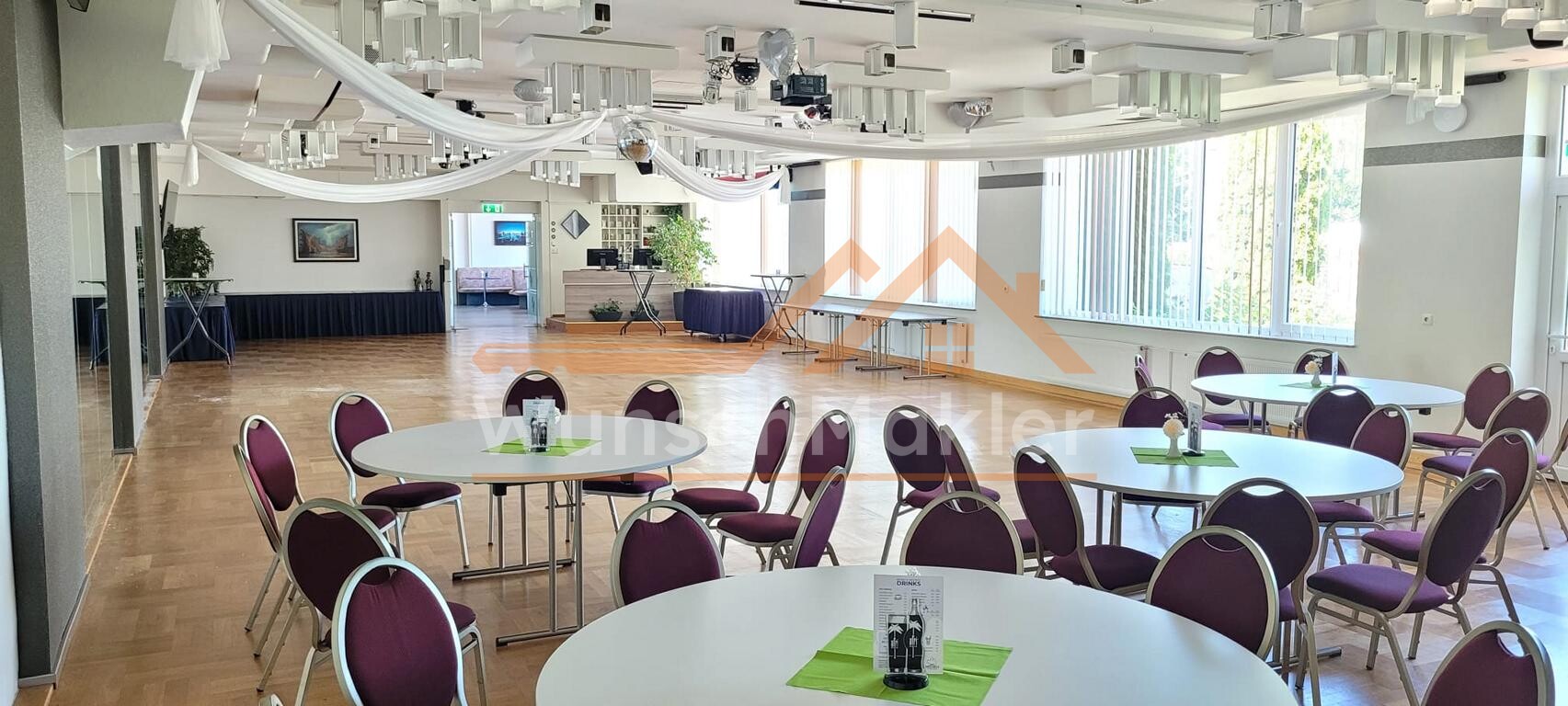 Sitzbereich großer Tanzsaal