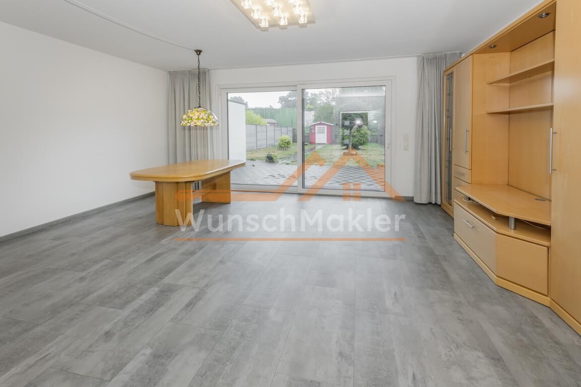 Wohnbereich mit Zugang zur Terrasse