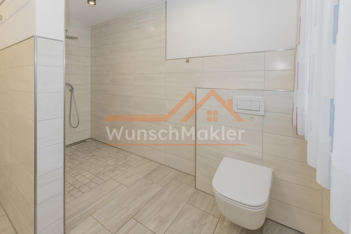 Bad mit ebenerdiger Dusche