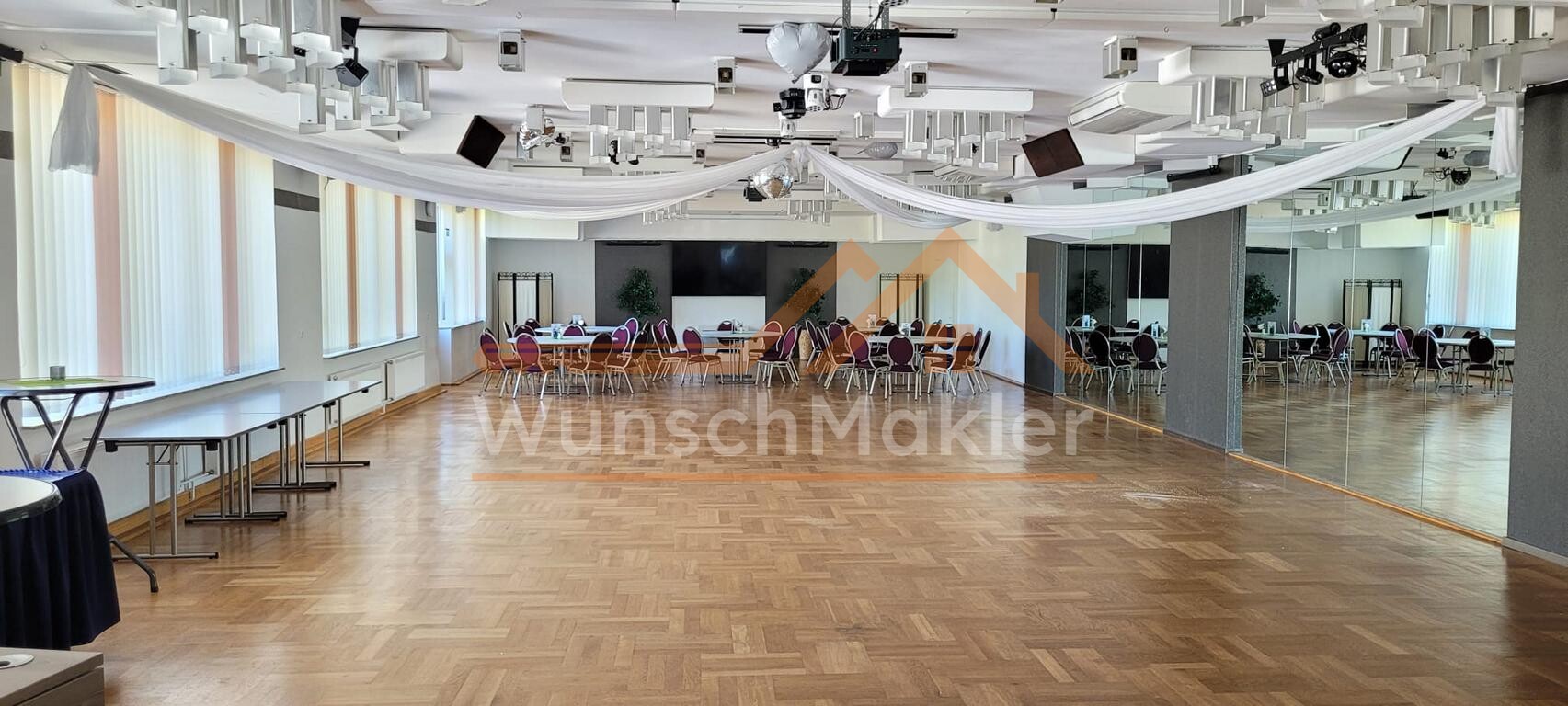 großer Tanzsaal