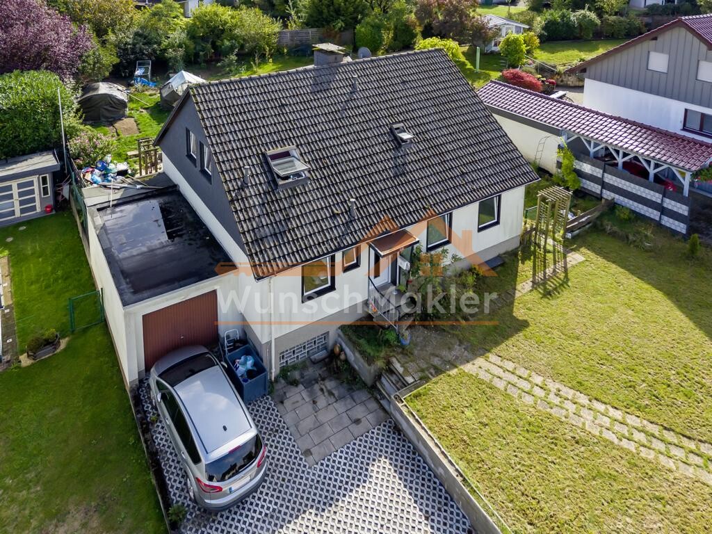 Ansicht mit Garage